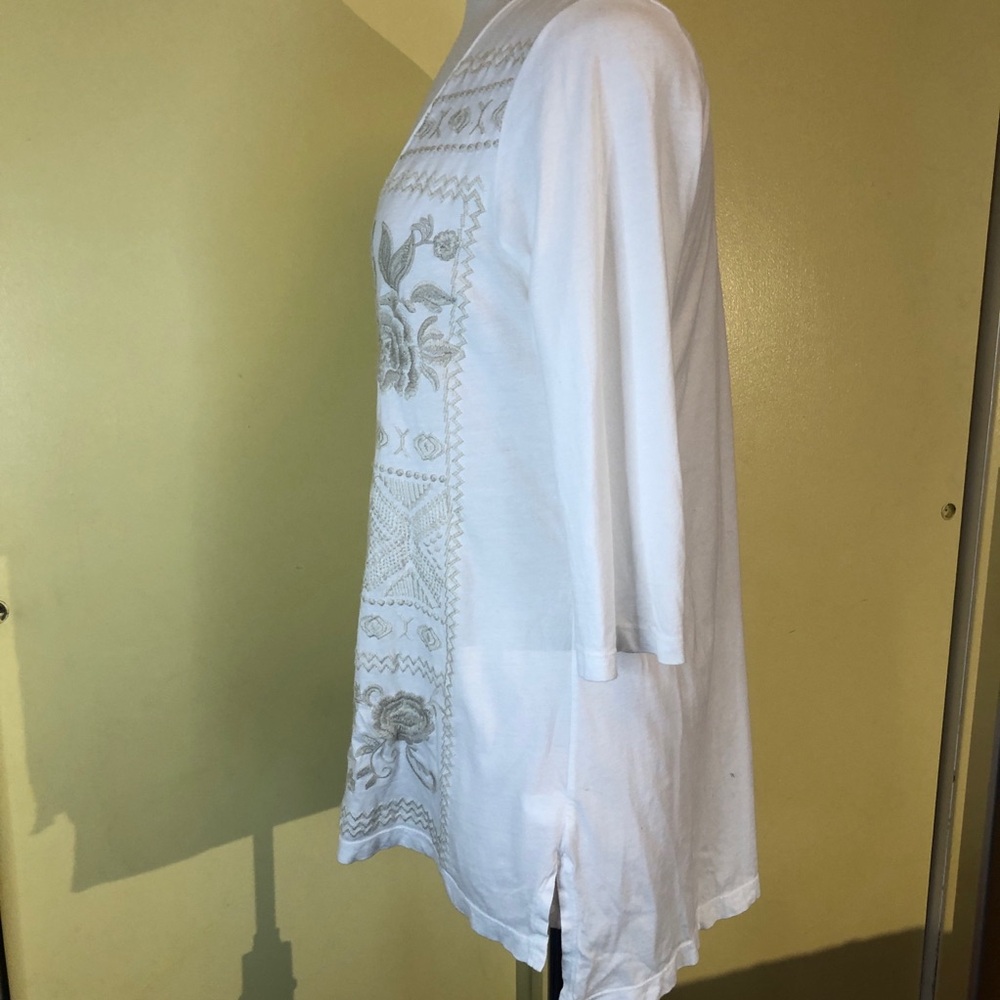 Johnny Was cotton embroidered white v neck tunic - Picture 3 of 9